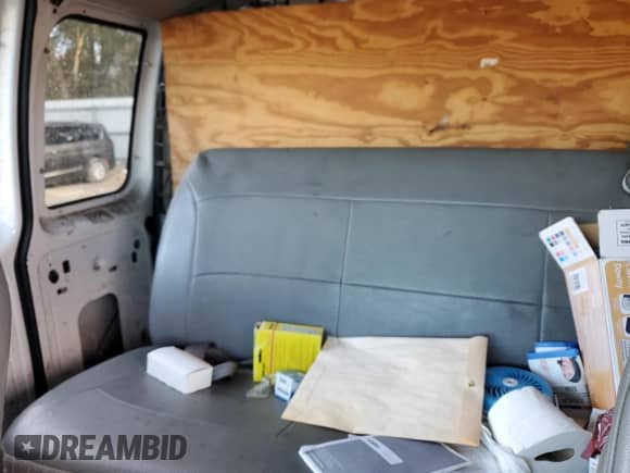 2007 Ford Econoline Cargo Commercial z VIN 1FTNE14W37DA49384, wystawiony jako Copart lot #47226195 z przebiegiem Nie podano mil oraz Czysty tytuł • Clean title. Historia ofert i sprzedaży dostępna na DreamBid. Obrazek 10.