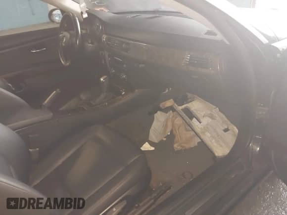 2007 BMW 3 Series 328xi z VIN WBAWV53557PW24102, wystawiony jako IAAI lot #43564560 z przebiegiem 129 338 mil mil oraz . Historia ofert i sprzedaży dostępna na DreamBid. Obrazek 5.