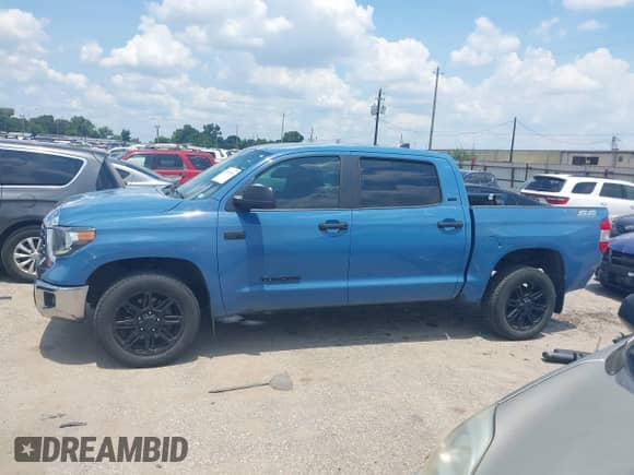 2020 Toyota Tundra SR5 с VIN 5TFEY5F11LX259264, выставлен на аукционе IAAI как лот 42925013 с пробегом 76 318 миль миль и . История ставок и продаж доступна на DreamBid. Изображение 15.