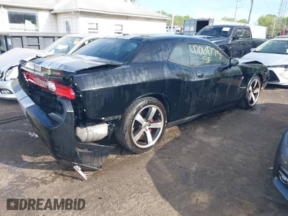 2011 Dodge Challenger SRT-8 z VIN 2B3CJ7DJ8BH597193, wystawiony jako IAAI lot #42069775 z przebiegiem 99 645 mil mil oraz . Historia ofert i sprzedaży dostępna na DreamBid. Obrazek 4.