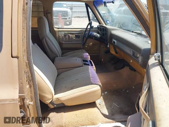 1984 Chevrolet Suburban с VIN 1G8EC16LXEF197925, выставлен на аукционе IAAI как лот 42928675 с пробегом 191 035 миль миль и . История ставок и продаж доступна на DreamBid. Изображение 5.