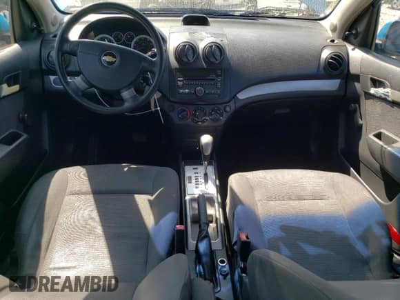 2009 Chevrolet Aveo LS z VIN KL1TD56E49B661962, wystawiony jako Copart lot #70850474 z przebiegiem 103 516 mil mil oraz Nie do naprawy • Non repairable. Historia ofert i sprzedaży dostępna na DreamBid. Obrazek 8.