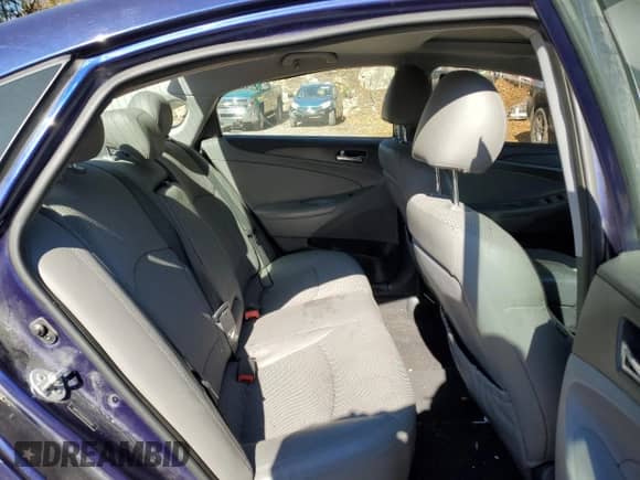 2013 Hyundai Sonata SE z VIN 5NPEC4AC6DH535162, wystawiony jako Copart lot #84705085 z przebiegiem 143 459 mil mil oraz Czysty tytuł • Clean title. Historia ofert i sprzedaży dostępna na DreamBid. Obrazek 10.