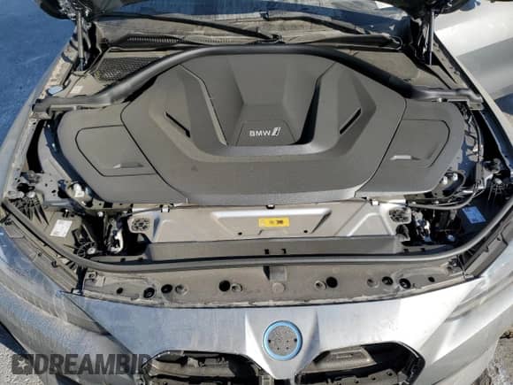 2025 BMW i4 eDrive40 z VIN WBY23HD0XSFU38127, wystawiony jako Copart lot #68134075 z przebiegiem Nie podano mil oraz Nie do naprawy • Non repairable. Historia ofert i sprzedaży dostępna na DreamBid. Obrazek 11.