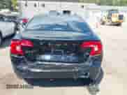 2016 Volvo S60 T5 Drive-E Premier z VIN YV126MFK0G2407087, wystawiony jako IAAI lot #43153662 z przebiegiem 60 933 mil mil oraz . Historia ofert i sprzedaży dostępna na DreamBid. Obrazek 16.