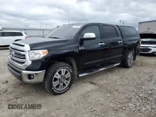 2017 Toyota Tundra Platinum с VIN 5TFAY5F18HX611813, выставлен на аукционе Copart как лот 81776305 с пробегом Не указан миль и Чистый • Clean title. История ставок и продаж доступна на DreamBid. Изображение 1.