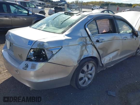 2010 Honda Accord EX-L с VIN 1HGCP2F83AA003179, выставлен на аукционе IAAI как лот 43491801 с пробегом 227 120 миль миль и . История ставок и продаж доступна на DreamBid. Изображение 16.