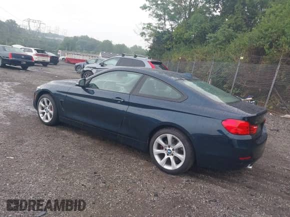 2014 BMW 4 Series 435i xDrive z VIN WBA3R5C58EK188668, wystawiony jako IAAI lot #39946954 z przebiegiem 89 513 mil mil oraz . Historia ofert i sprzedaży dostępna na DreamBid. Obrazek 3.