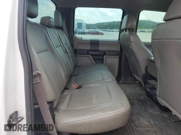 2017 Ford F-250 Lariat z VIN 1FT7W2B6XHEF13216, wystawiony jako Copart lot #64250645 z przebiegiem 303 730 mil mil oraz Szkoda całkowita • Salvage title. Historia ofert i sprzedaży dostępna na DreamBid. Obrazek 10.