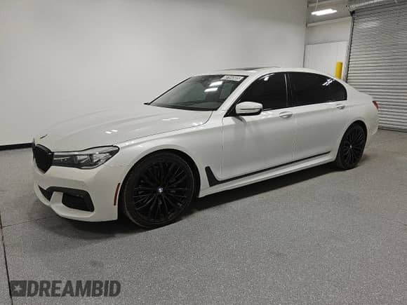 2019 BMW 7 Series 740i z VIN WBA7E2C56KB216698, wystawiony jako Copart lot #68184885 z przebiegiem 72 522 mil mil oraz Czysty tytuł • Clean title. Historia ofert i sprzedaży dostępna na DreamBid. Obrazek 1.