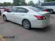 2015 Nissan Altima S z VIN 1N4AL3AP6FC230390, wystawiony jako IAAI lot #43233488 z przebiegiem 117 707 mil mil oraz . Historia ofert i sprzedaży dostępna na DreamBid. Obrazek 3.