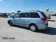 2010 Toyota Sienna CE z VIN 5TDKK4CC1AS339350, wystawiony jako Copart lot #82258545 z przebiegiem 170 742 mil mil oraz Czysty tytuł • Clean title. Historia ofert i sprzedaży dostępna na DreamBid. Obrazek 2.