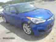 2013 Hyundai Veloster w/Gray Int z VIN KMHTC6AD1DU173061, wystawiony jako IAAI lot #42335543 z przebiegiem 93 405 mil mil oraz . Historia ofert i sprzedaży dostępna na DreamBid. Obrazek 1.