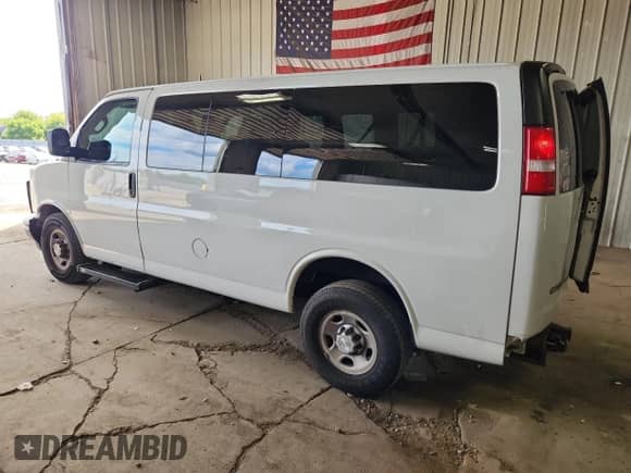 2017 Chevrolet Express Passenger LS с VIN 1GAWGEFG0H1345437, выставлен на аукционе Copart как лот 70468785 с пробегом 71 835 миль миль и Чистый • Clean title. История ставок и продаж доступна на DreamBid. Изображение 2.