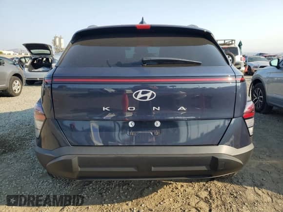 2025 Hyundai Kona SEL Convenience z VIN KM8HC3AB2SU222607, wystawiony jako Copart lot #64333195 z przebiegiem 5 843 mil mil oraz Szkoda całkowita • Salvage title. Historia ofert i sprzedaży dostępna na DreamBid. Obrazek 6.