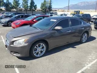 2014 Nissan Maxima SV z VIN 1N4AA5AP1EC430089, wystawiony jako Copart lot #86606825 z przebiegiem 119 793 mil mil oraz Czysty tytuł • Clean title. Historia ofert i sprzedaży dostępna na DreamBid. Obrazek 1.