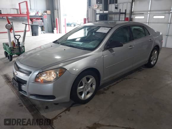 2010 Chevrolet Malibu 1FL z VIN 1G1ZA5E00AF244796, wystawiony jako IAAI lot #43290010 z przebiegiem 127 256 mil mil oraz . Historia ofert i sprzedaży dostępna na DreamBid. Obrazek 2.