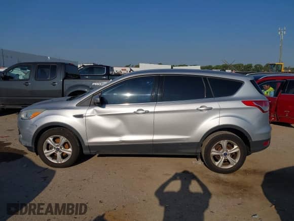 2014 Ford Escape SE с VIN 1FMCU0GX5EUC70132, выставлен на аукционе IAAI как лот 43176316 с пробегом 148 625 миль миль и . История ставок и продаж доступна на DreamBid. Изображение 14.