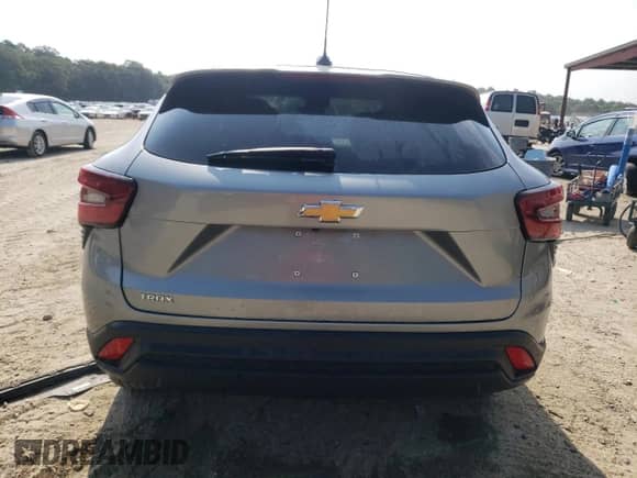 2025 Chevrolet Trax LS с VIN KL77LFEP0SC049471, выставлен на аукционе Copart как лот 66892145 с пробегом 18 677 миль миль и Списание • Salvage title. История ставок и продаж доступна на DreamBid. Изображение 6.
