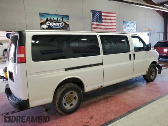 2012 Chevrolet Express Passenger 1LT с VIN 1GAZG1FG6C1139148, выставлен на аукционе Copart как лот 54662595 с пробегом 449 617 миль миль и Списание • Salvage title. История ставок и продаж доступна на DreamBid. Изображение 3.