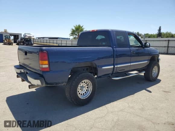 2001 GMC Sierra 1500 SLE z VIN 2GTEC19VX11204151, wystawiony jako Copart lot #57076455 z przebiegiem 204 025 mil mil oraz Szkoda całkowita • Salvage title. Historia ofert i sprzedaży dostępna na DreamBid. Obrazek 3.