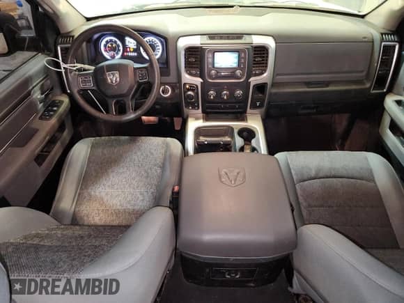 2019 Ram 1500 Warlock z VIN 1C6RR7GG1KS717725, wystawiony jako Copart lot #62719215 z przebiegiem 104 722 mil mil oraz Czysty tytuł • Clean title. Historia ofert i sprzedaży dostępna na DreamBid. Obrazek 8.