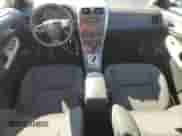 2011 Toyota Corolla S z VIN 2T1BU4EE3BC697360, wystawiony jako Copart lot #86696785 z przebiegiem 54 569 mil mil oraz Szkoda całkowita • Salvage title. Historia ofert i sprzedaży dostępna na DreamBid. Obrazek 8.