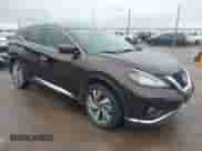 2021 Nissan Murano SL z VIN 5N1AZ2CJ9MC115755, wystawiony jako IAAI lot #42140963 z przebiegiem 89 692 mil mil oraz . Historia ofert i sprzedaży dostępna na DreamBid. Obrazek 1.