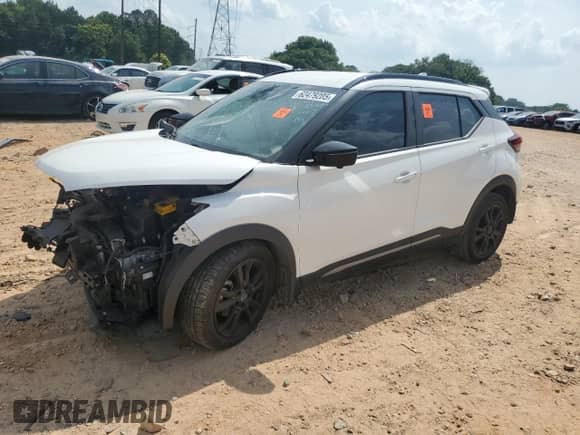 2022 Nissan Kicks SR z VIN 3N1CP5DV0NL501379, wystawiony jako Copart lot #62479205 z przebiegiem 80 587 mil mil oraz Szkoda całkowita • Salvage title. Historia ofert i sprzedaży dostępna na DreamBid. Obrazek 1.