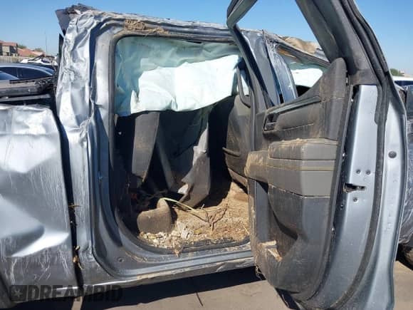 2023 Chevrolet Silverado 1500 ZR2 z VIN 3GCUDHEL0PG218047, wystawiony jako IAAI lot #43378710 z przebiegiem Nie podano mil oraz . Historia ofert i sprzedaży dostępna na DreamBid. Obrazek 8.