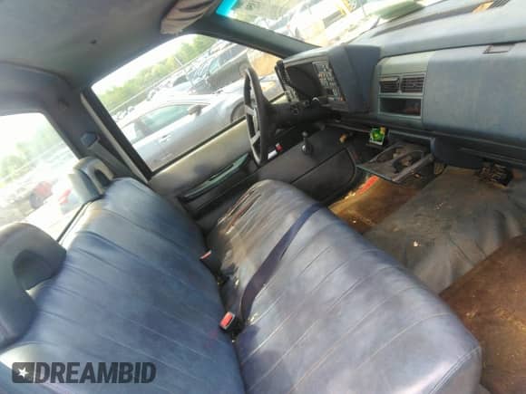 1994 Chevrolet Silverado 2500 с VIN 1GCFC24K4RE180527, выставлен на аукционе IAAI как лот 42071950 с пробегом 278 167 миль миль и . История ставок и продаж доступна на DreamBid. Изображение 5.