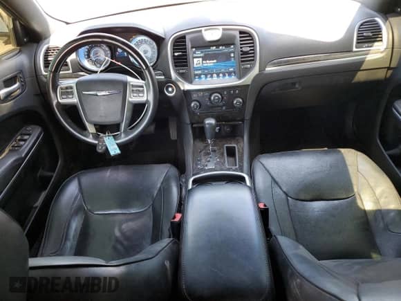 2013 Chrysler 300 C с VIN 2C3CCAET9DH523682, выставлен на аукционе Copart как лот 70926075 с пробегом 99 979 миль миль и Списание • Salvage title. История ставок и продаж доступна на DreamBid. Изображение 8.