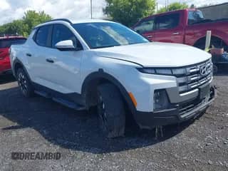 2025 Hyundai Santa Cruz SEL Activity z VIN 5NTJCDDE0SH132577, wystawiony jako IAAI lot #43058252 z przebiegiem 21 760 mil mil oraz . Historia ofert i sprzedaży dostępna na DreamBid. Obrazek 1.