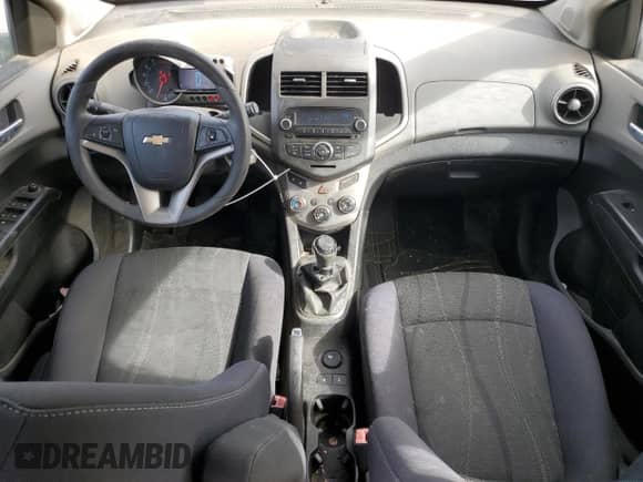 2012 Chevrolet Sonic LT z VIN 1G1JD6SHXC4211713, wystawiony jako Copart lot #79722584 z przebiegiem 80 258 mil mil oraz Czysty tytuł • Clean title. Historia ofert i sprzedaży dostępna na DreamBid. Obrazek 8.