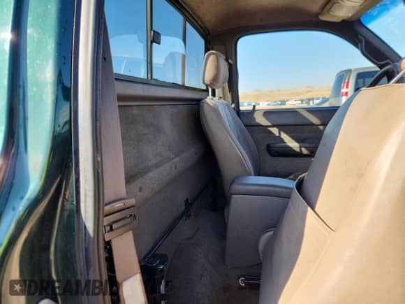 1999 Toyota Tacoma z VIN 4TAPM62N8XZ457865, wystawiony jako Copart lot #85175585 z przebiegiem 222 153 mil mil oraz Szkoda całkowita • Salvage title. Historia ofert i sprzedaży dostępna na DreamBid. Obrazek 10.