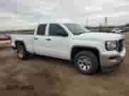 2018 GMC Sierra 1500 z VIN 1GTR1LEC1JZ345348, wystawiony jako Copart lot #70581515 z przebiegiem 139 184 mil mil oraz Szkoda całkowita • Salvage title. Historia ofert i sprzedaży dostępna na DreamBid. Obrazek 4.