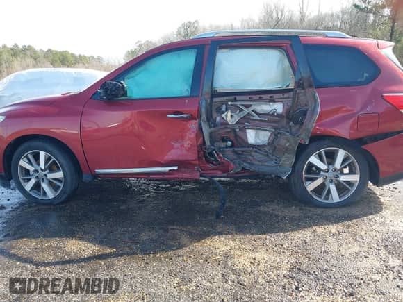 2013 Nissan Pathfinder SL with VIN 5N1AR2MN0DC629317, listed as a IAAI auction lot 41468177 with 157,286 mi miles and . Bid and sale history available at DreamBid. Image 6.