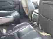 2011 Chevrolet Tahoe LT z VIN 1GNSKBE02BR310230, wystawiony jako IAAI lot #42703227 z przebiegiem 175 986 mil mil oraz . Historia ofert i sprzedaży dostępna na DreamBid. Obrazek 8.
