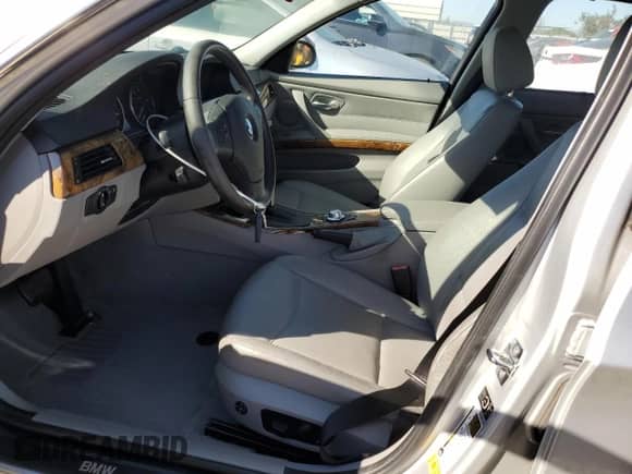 2006 BMW 3 Series 330i с VIN WBAVB33516PS10502, выставлен на аукционе Copart как лот 89643345 с пробегом 131 619 миль миль и Чистый • Clean title. История ставок и продаж доступна на DreamBid. Изображение 7.