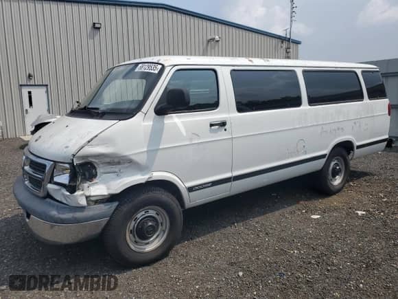 2000 Dodge Passenger with VIN 2B5WB35Z1YK102195, listed as a Copart auction lot 68129535 with 89,129 mi miles and Salvage title. Bid and sale history available at DreamBid. Image 1.