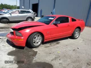 2006 Ford Mustang GT Deluxe с VIN 1ZVHT82H565172366, выставлен на аукционе Copart как лот 68347565 с пробегом Не указан миль и Списание • Salvage title. История ставок и продаж доступна на DreamBid. Изображение 1.