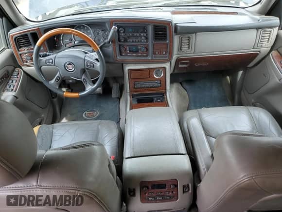 2004 Cadillac Escalade with VIN 1GYEC63T64R260162, listed as a Copart auction lot 54725685 with 223,615 mi miles and Salvage title. Bid and sale history available at DreamBid. Image 8.