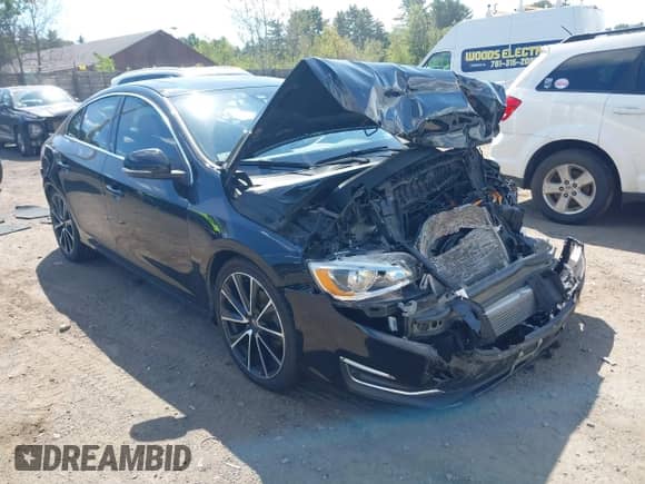 2016 Volvo S60 T5 Drive-E Premier z VIN YV126MFK0G2407087, wystawiony jako IAAI lot #43153662 z przebiegiem 60 933 mil mil oraz . Historia ofert i sprzedaży dostępna na DreamBid. Obrazek 1.