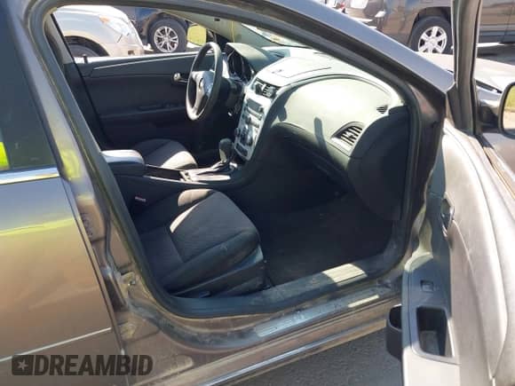 2012 Chevrolet Malibu 1LT z VIN 1G1ZC5EU8CF288089, wystawiony jako IAAI lot #43443742 z przebiegiem 195 894 mil mil oraz . Historia ofert i sprzedaży dostępna na DreamBid. Obrazek 5.