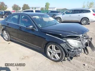 2011 Mercedes-Benz C 300 Sport z VIN WDDGF8BB5BF533462, wystawiony jako IAAI lot #43210952 z przebiegiem 154 939 mil mil oraz . Historia ofert i sprzedaży dostępna na DreamBid. Obrazek 1.