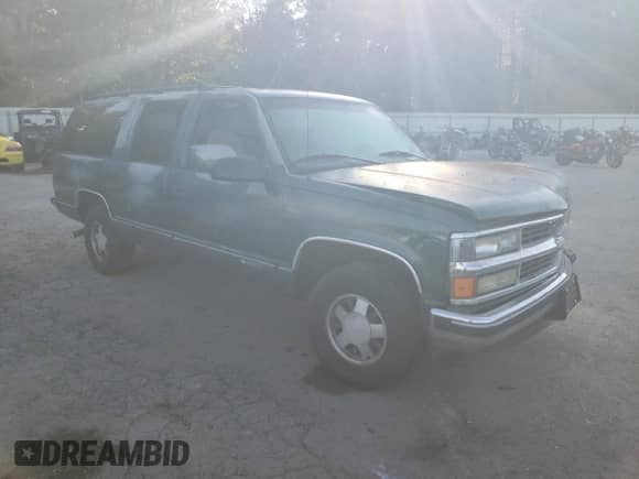 1997 Chevrolet Suburban z VIN 3GNEC16R6VG167319, wystawiony jako Copart lot #77485194 z przebiegiem 188 479 mil mil oraz Szkoda całkowita • Salvage title. Historia ofert i sprzedaży dostępna na DreamBid. Obrazek 4.