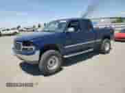 2001 GMC Sierra 1500 SLE z VIN 2GTEC19VX11204151, wystawiony jako Copart lot #57076455 z przebiegiem 204 025 mil mil oraz Szkoda całkowita • Salvage title. Historia ofert i sprzedaży dostępna na DreamBid. Obrazek 1.
