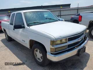 1998 Chevrolet Silverado 1500 z VIN 1GCEC19M7WE151745, wystawiony jako IAAI lot #42161857 z przebiegiem 203 640 mil mil oraz . Historia ofert i sprzedaży dostępna na DreamBid. Obrazek 1.