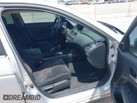 2010 Honda Accord LX-P z VIN 1HGCP2F4XAA047080, wystawiony jako IAAI lot #42512064 z przebiegiem 173 615 mil mil oraz . Historia ofert i sprzedaży dostępna na DreamBid. Obrazek 5.