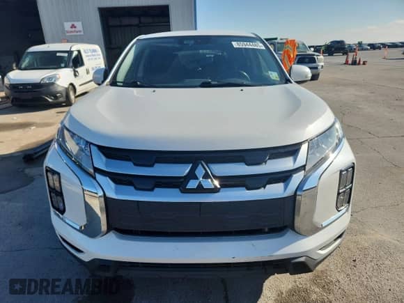 2021 Mitsubishi Outlander SE z VIN JA4APVAUXMU015757, wystawiony jako Copart lot #85944485 z przebiegiem 106 985 mil mil oraz Szkoda całkowita • Salvage title. Historia ofert i sprzedaży dostępna na DreamBid. Obrazek 5.